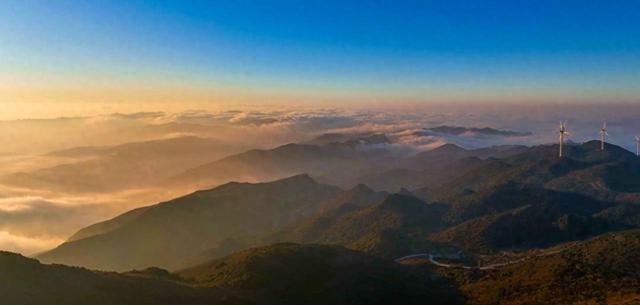 老黑山：凝冻初晴绘就“千里江山”图卷