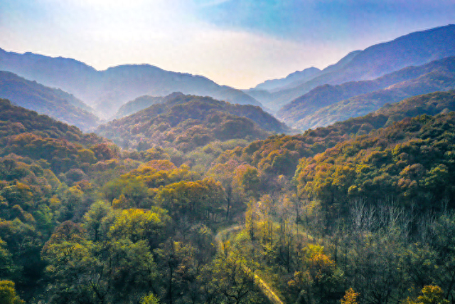 图说遂平：层林尽染红石崖 漫山红叶醉秋风