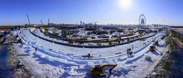 哈尔滨冰雪大世界超级冰滑梯已建成9条滑道