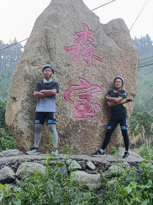 儿子考上高中，湖南父亲奖励他千公里骑行！一路被人“投喂”，父子更像互相照应的伙伴