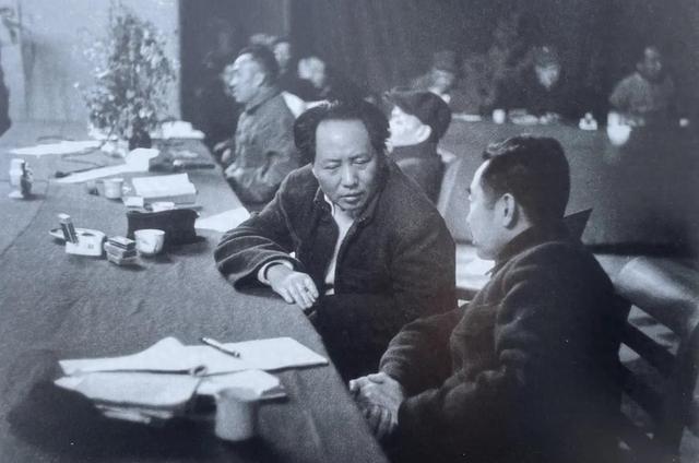被误认为伟人所作的一首词，气势磅礴，六十年代曾传遍神州大地