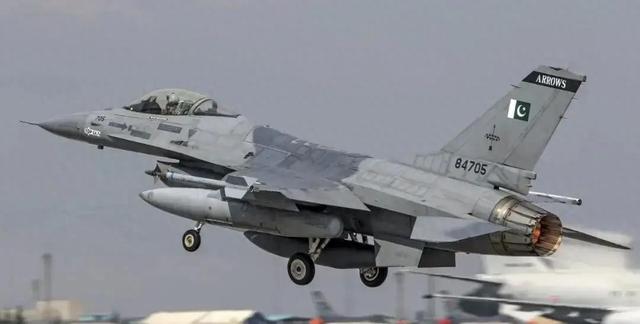 36架歼-10加40架歼-35！巴彻底抛弃F-16，敲碎美国印太战略一角！