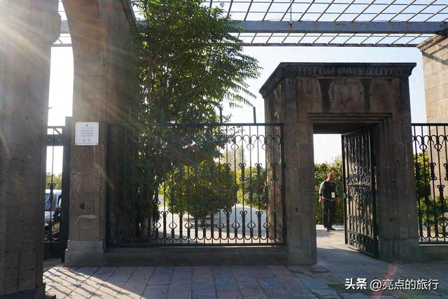 跟着丝绸之路去旅行高加索三国——亚美尼亚兹瓦尔特诺茨教堂遗址