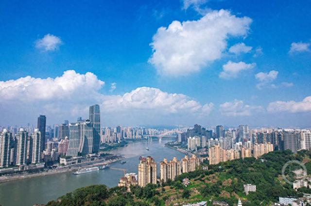 阳光正好 山城美如画