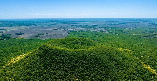 中国最北的城市，距俄罗斯第三大城750米，过去是省会如今又火了