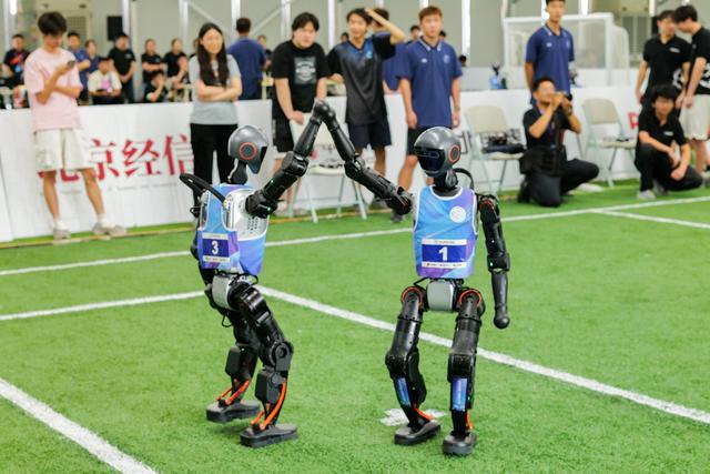 为期3天，2025世界人形机器人运动会开启足球预选赛