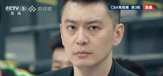 罚球31-17！杨鸣冲动技犯送5罚，让辽宁断送全局，成全北京3连胜