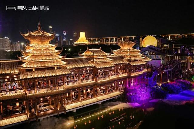 民歌湖风雨桥正式通桥！从今天起大家可以上桥拍照看风景啦！