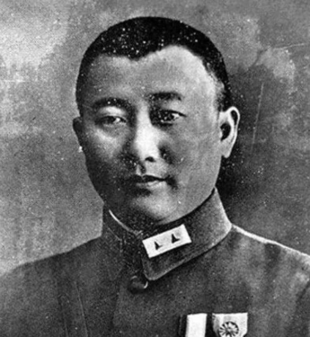 1948年毛主席东渡黄河，刚开船，毛泽东突然转身：快！给我照相