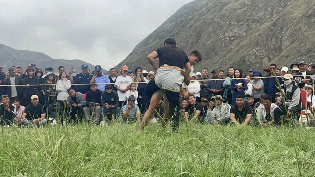 和静县克尔古提乡第四届“草原石人”文化旅游季暨草原那达慕大会成功举办