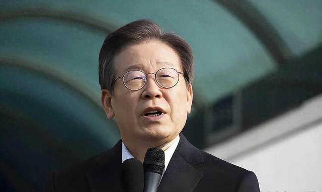 面对特朗普的步步紧逼，韩国会彻底倒向美国吗？李在明公开表态：放弃经济靠中国，安全靠美国
