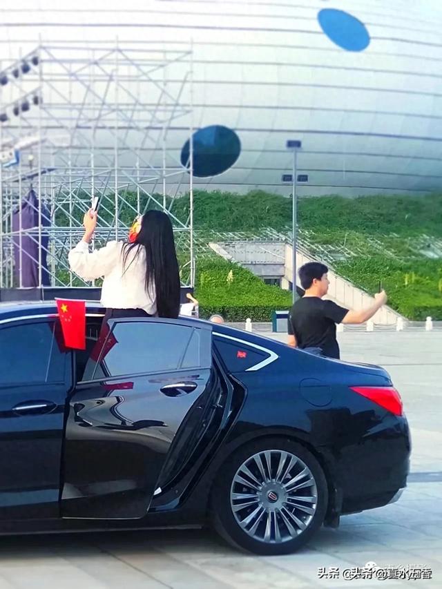 靓车旁的抓拍：《各美其美》