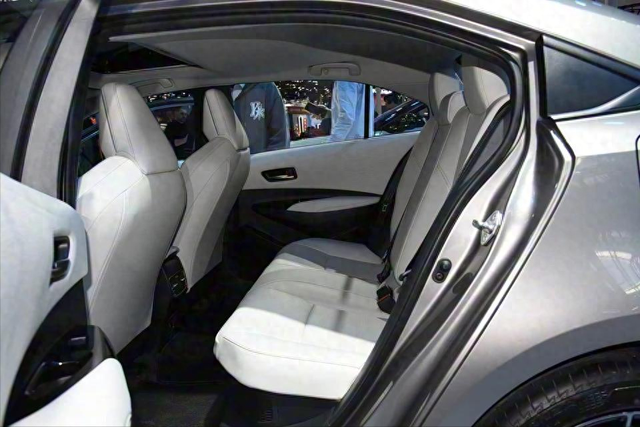 这是卡罗拉？广州车展实拍全新一代，它彻底不装了！