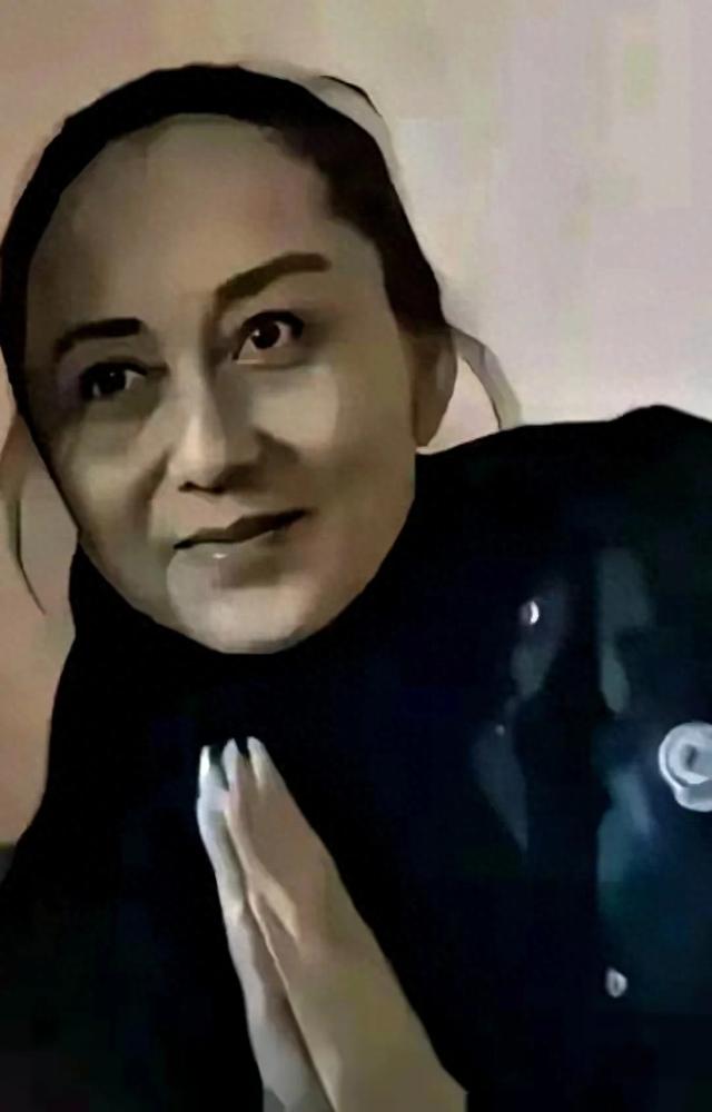 62岁黄秋燕与63岁的利智 一个像阿姨 一个像小姑娘 简直像隔了两代人