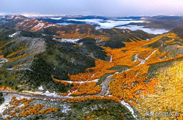 立冬刚至，凉山金阳百草坡初雪