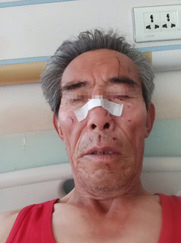 68岁保洁大爷遭游客群殴：打人者身份曝光，当天已回河北 网友炸锅