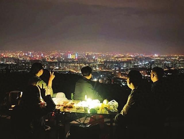 登高纳凉 夜瞰太原