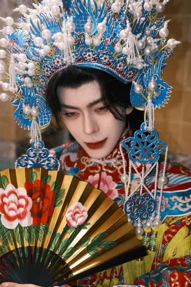 万圣节，我在主题乐园扮「鬼」