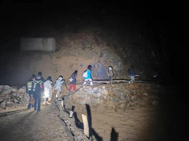 登山徒步小心迷路！七名登山者被困禄劝深山