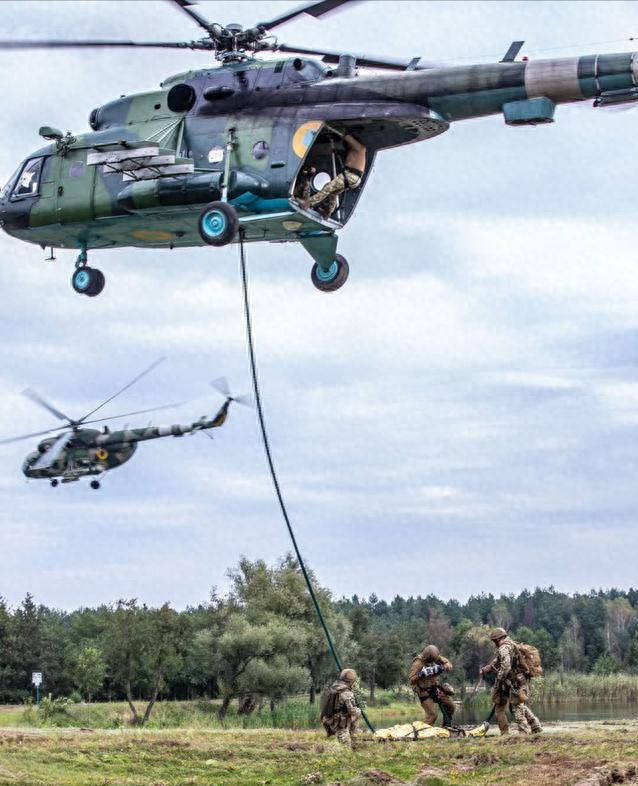 乌战地救援遇死局，无人机成救命神器，打破俄军锁喉封锁