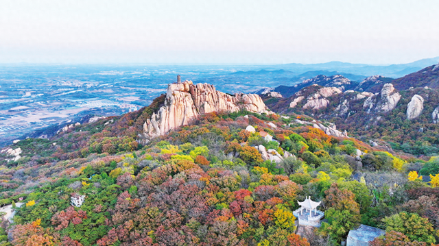 斑斓山色入画屏