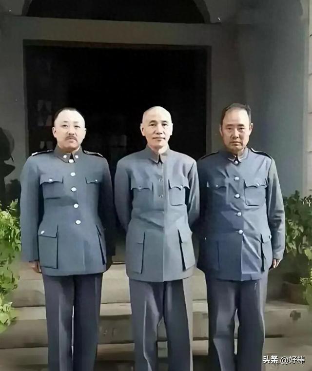 我敢打赌，认得出这三人的历史绝对不会差	，一般只认识中间的那人