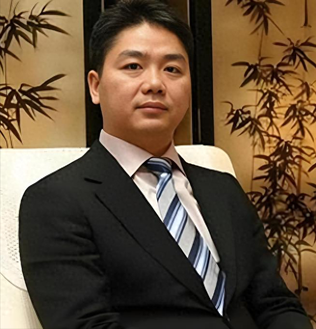 亲情重要还是金钱重要？就算如今的刘强东，面对儿子时也充满遗憾