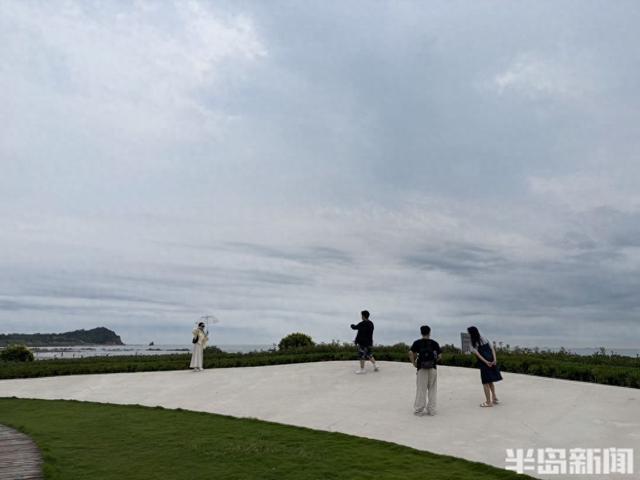 雨后享清凉！青岛海边人气旺
