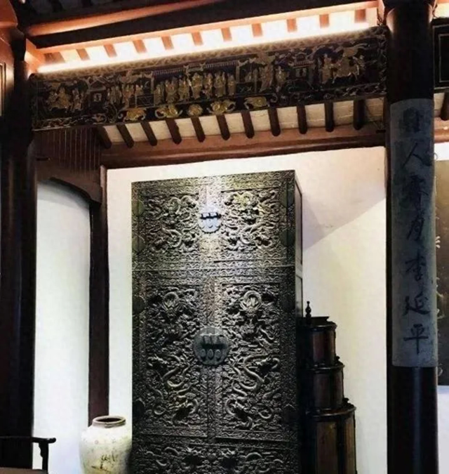 废品堆里捡宝！湖南男子几万买旧家具，专家一看：全球仅3件！