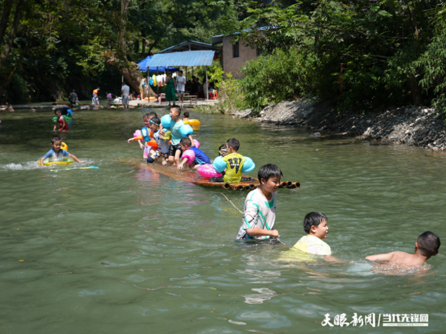 镇远四里桥碧波漾 游客享清凉