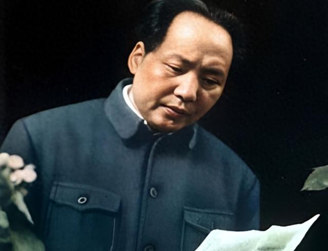 55年全军大授衔，彭德怀上报大将候选名单，毛主席提笔划去五人