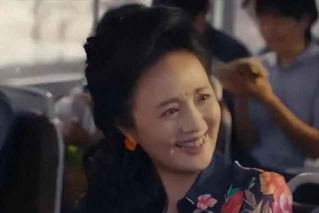 离春节不到2个月，52岁辛柏青高调官宣喜讯	，朱媛媛总算能安心了