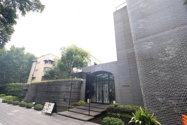 探徐汇｜24间房，数千名艺术家打卡！百年黑石公寓里藏了这个“小而美”酒店