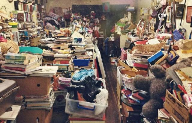 心理学家：什么东西都舍不得扔的人，大多过成了这样