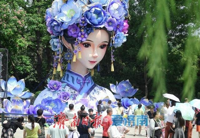 现代科技带来全新体验，“湖畔雨荷2.0”迁居北岸热度不减