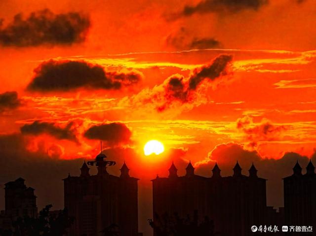 暴雨过后，夕阳绘就绝美画卷