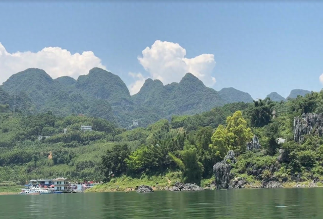 游客踩雷了！花100块进兴义峰林布依，这个景区真是离了个大谱