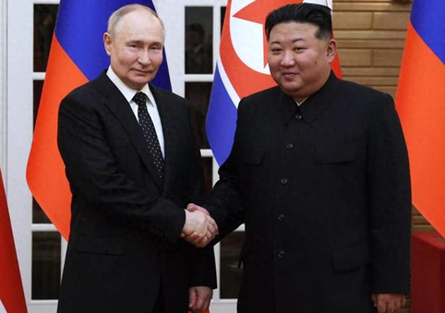 收到普京电文后，金正恩下铁令，导弹瞄准日本海，解放军强援已到