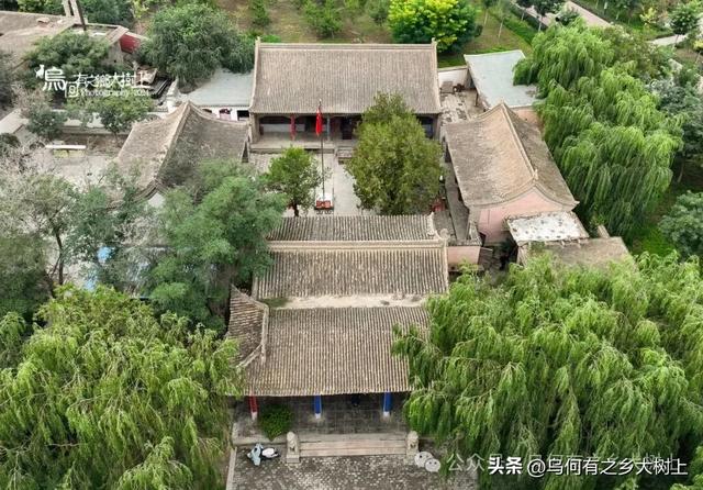 详细阅读:武威天仙宫:庙宇不大,但雕梁画栋古色古香,还很灵验 武威天仙宫:庙宇不大,但雕梁画栋古色古香,还很灵验