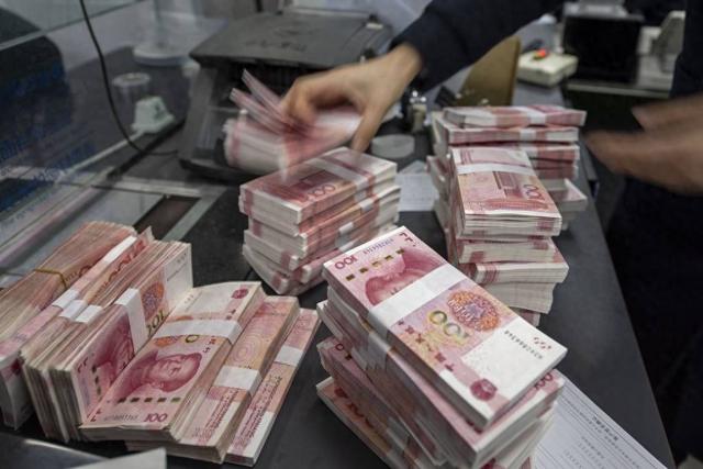 中国首例1000亿骗局：百万人血汗钱被卷走 凶手却每天花2万养情妇