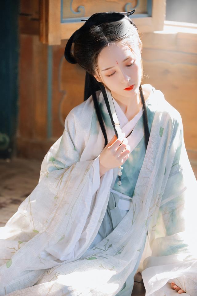 梦见朋友车祸是什么意思（妻子总说梦见初恋）