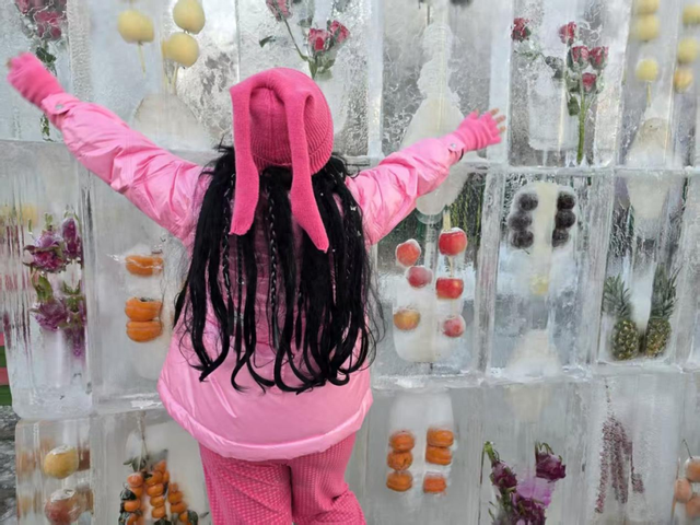 在东北，万物皆可冻！沈阳冰封“果冻”墙来了