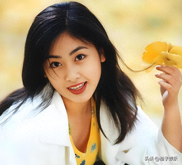 她是军艺校花，被大25岁张铁林抛弃后，为何又嫁给著名的“坏蛋”
