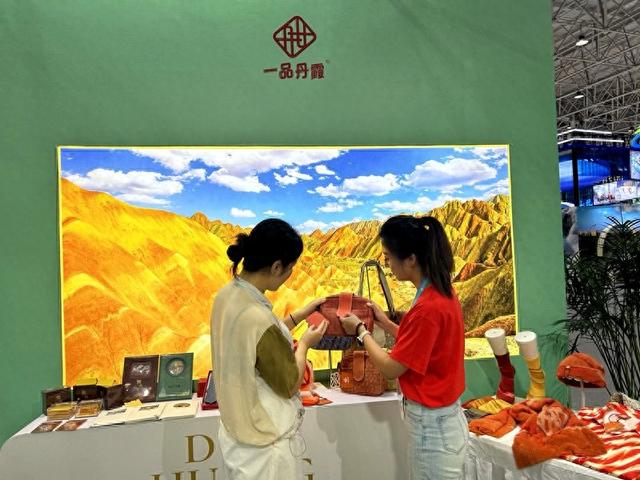 “一品丹霞”惊艳亮相2025中国文化旅游产业博览会#厚道甘肃#