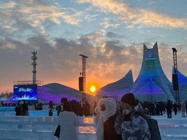 哈尔滨冰雪大世界园区面积扩大至120万平方米，创历届之最：票价不变，成人票328元，开园时间待定