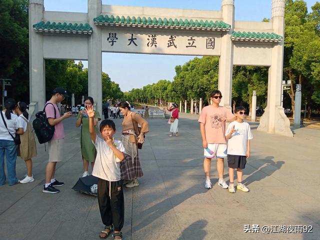 为何很多人带孩子游武大？有大树，国宝级古建筑，博物馆等景观