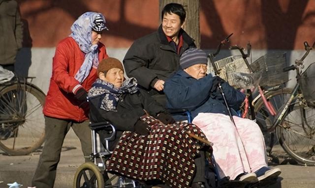 年轻时上班当“出气筒”!老了不看他人坏脸色，这才是晚年真尊严