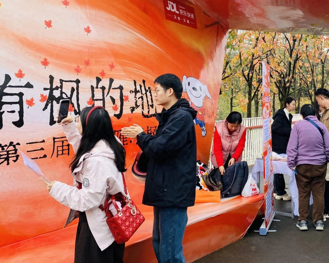 雁南公园亮新景！“枫红映雁塔”第三届幸福雁塔枫叶季火热进行中