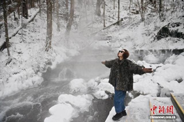 长白山冰雪画卷引客来