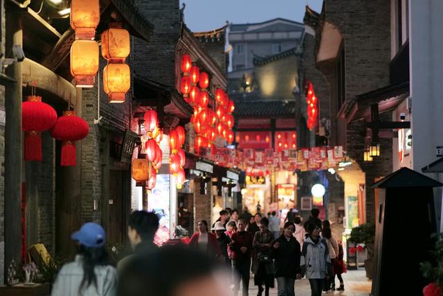 正阳路东巷——王城根下的历史年轮与当代客厅